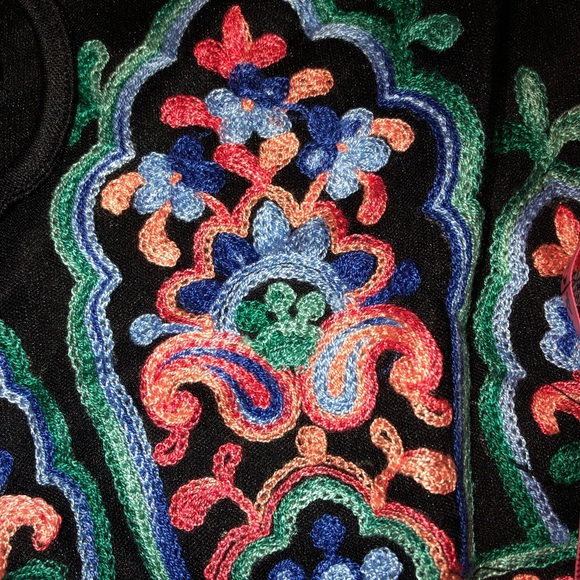 2-piece Embroidered Crop Top and Short Set - Picture 7 of 8